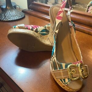 Classified size 7 floral print sandals